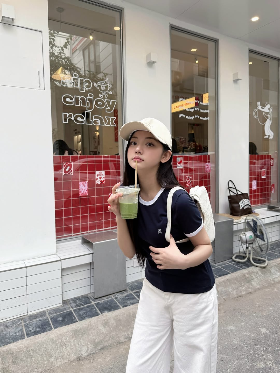 &ldquo;Ti&ecirc;n nữ mukbang&rdquo; Quỳnh Trương ăn th&ugrave;ng uống vại: Visual xinh như b&uacute;p b&ecirc;, style lại chuẩn tiểu thư, nh&igrave;n outfit n&agrave;o cũng muốn mặc theo- Ảnh 10.