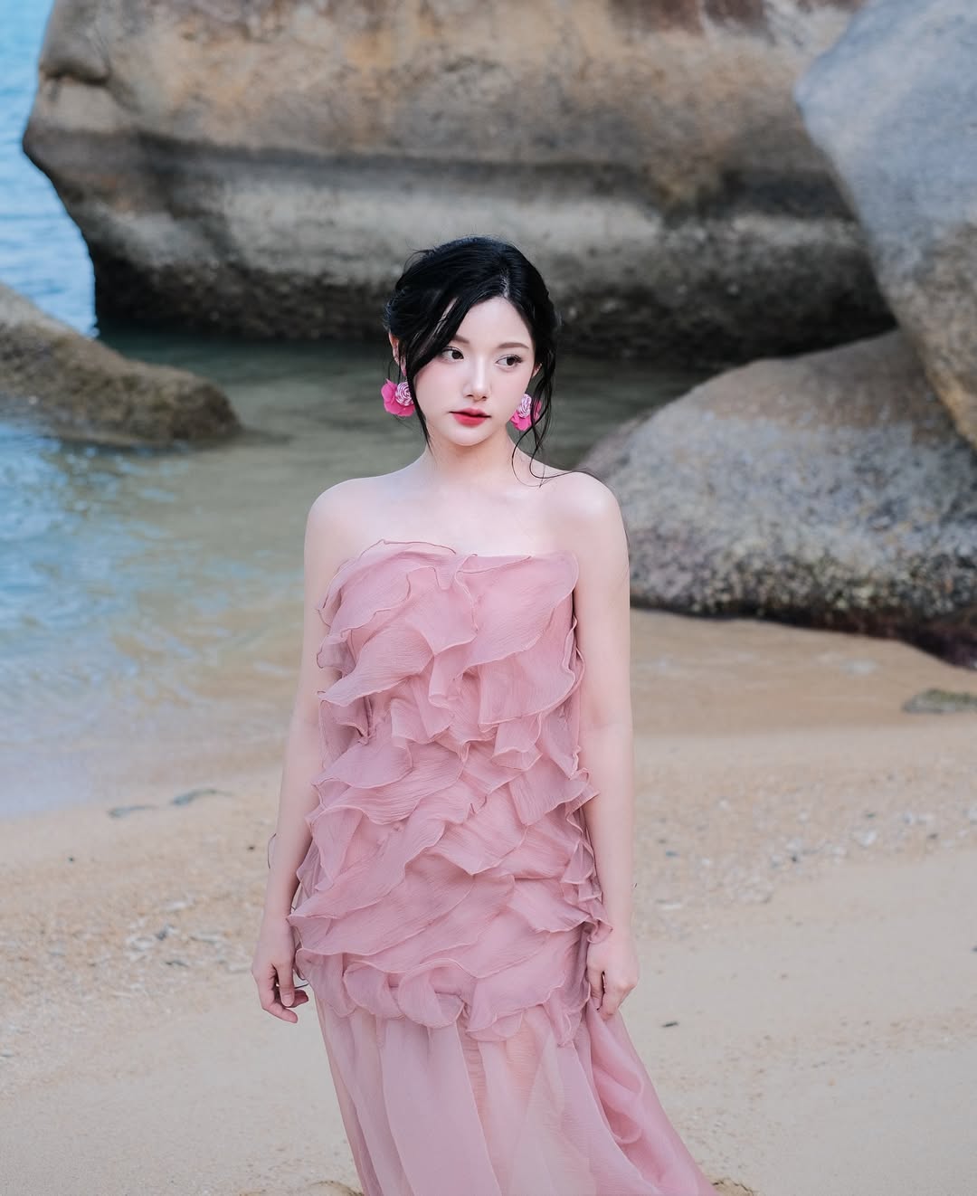 &ldquo;Ti&ecirc;n nữ mukbang&rdquo; Quỳnh Trương ăn th&ugrave;ng uống vại: Visual xinh như b&uacute;p b&ecirc;, style lại chuẩn tiểu thư, nh&igrave;n outfit n&agrave;o cũng muốn mặc theo- Ảnh 16.