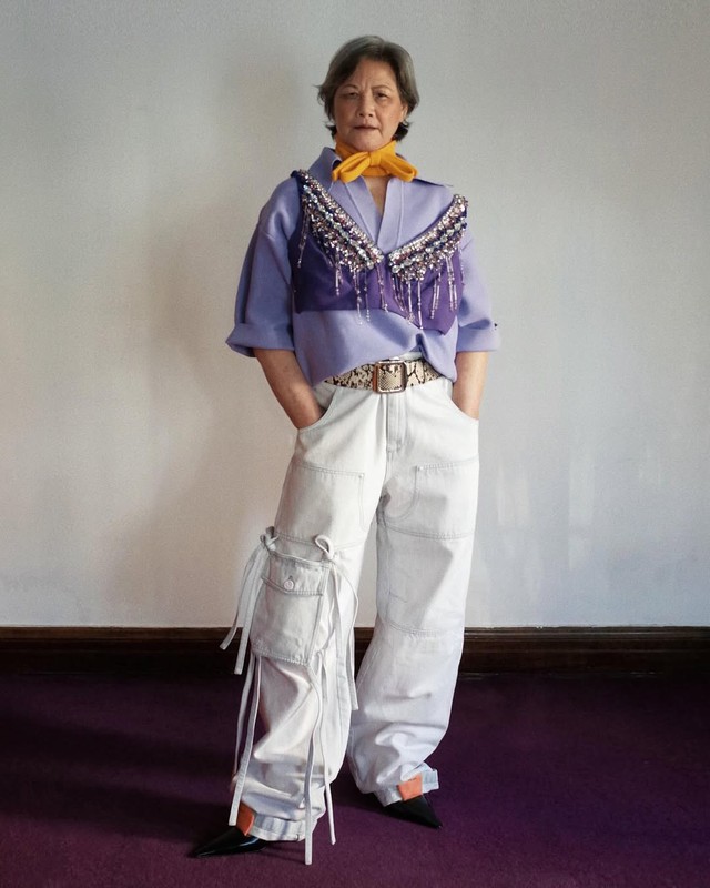 Từ b&aacute;c sĩ nghỉ hưu đến người mẫu cho s&agrave;n diễn cao cấp ở tuổi 71: Người phụ nữ từng chiếm spotlight show Miu Miu l&agrave; ai?- Ảnh 12.