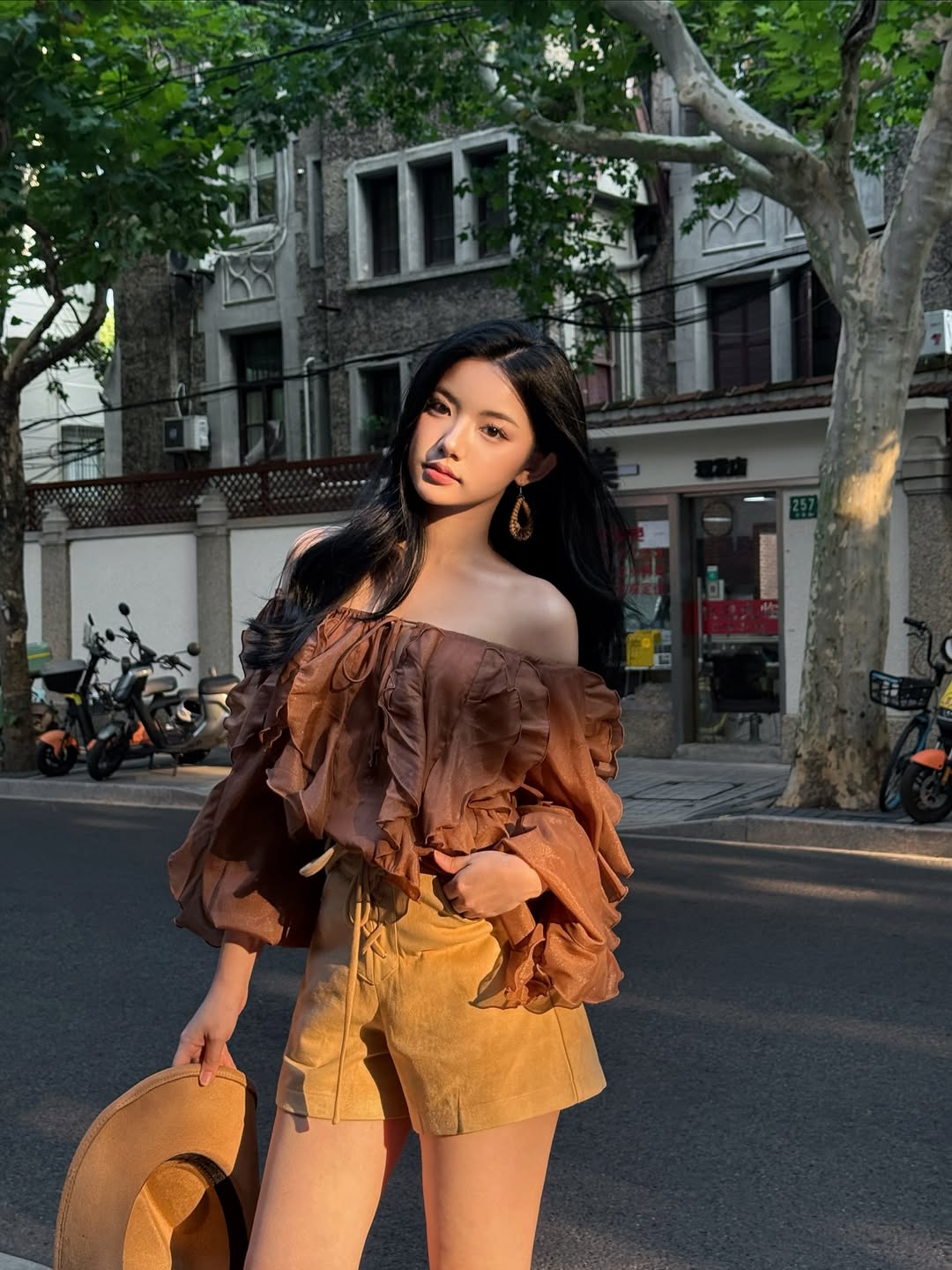 &ldquo;Ti&ecirc;n nữ mukbang&rdquo; Quỳnh Trương ăn th&ugrave;ng uống vại: Visual xinh như b&uacute;p b&ecirc;, style lại chuẩn tiểu thư, nh&igrave;n outfit n&agrave;o cũng muốn mặc theo- Ảnh 8.