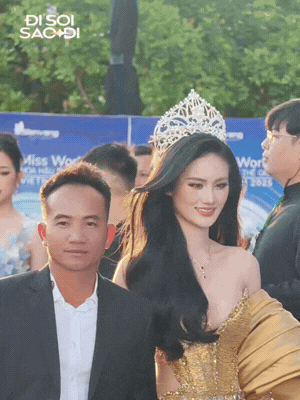 Thảm đỏ Chung kết Miss World Vietnam: Tiểu Vy - Thanh Thuỷ 100 điểm, Ý Nhi tình tứ bên bạn trai, 1 nhân vật xuất hiện thành tâm điểm- Ảnh 1. Thảm đỏ Chung kết Miss World Vietnam: Tiểu Vy - Thanh Thuỷ 100 điểm, Ý Nhi tình tứ bên bạn trai, 1 nhân vật xuất hiện thành tâm điểm- Ảnh 1.