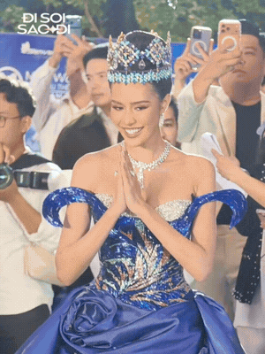 Thảm đỏ Chung kết Miss World Vietnam: Tiểu Vy - Thanh Thuỷ 100 điểm, Ý Nhi tình tứ bên bạn trai, 1 nhân vật xuất hiện thành tâm điểm- Ảnh 5. Thảm đỏ Chung kết Miss World Vietnam: Tiểu Vy - Thanh Thuỷ 100 điểm, Ý Nhi tình tứ bên bạn trai, 1 nhân vật xuất hiện thành tâm điểm- Ảnh 5.