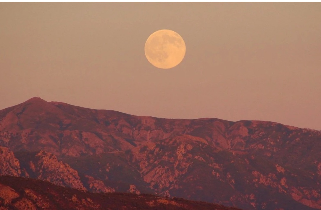 “Trăng hồng” và “trăng xanh” tháng 4 - 5 có gì đặc biệt?- Ảnh 1. “Trăng hồng” và “trăng xanh” tháng 4 - 5 có gì đặc biệt?- Ảnh 1.