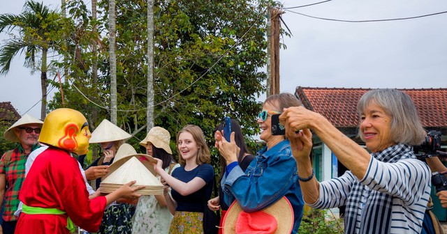Kh&ocirc;ng phải Bali hay Nhật Bản, Việt Nam "cứu rỗi" kh&aacute;ch T&acirc;y theo c&aacute;ch chẳng ai ngờ tới- Ảnh 2.