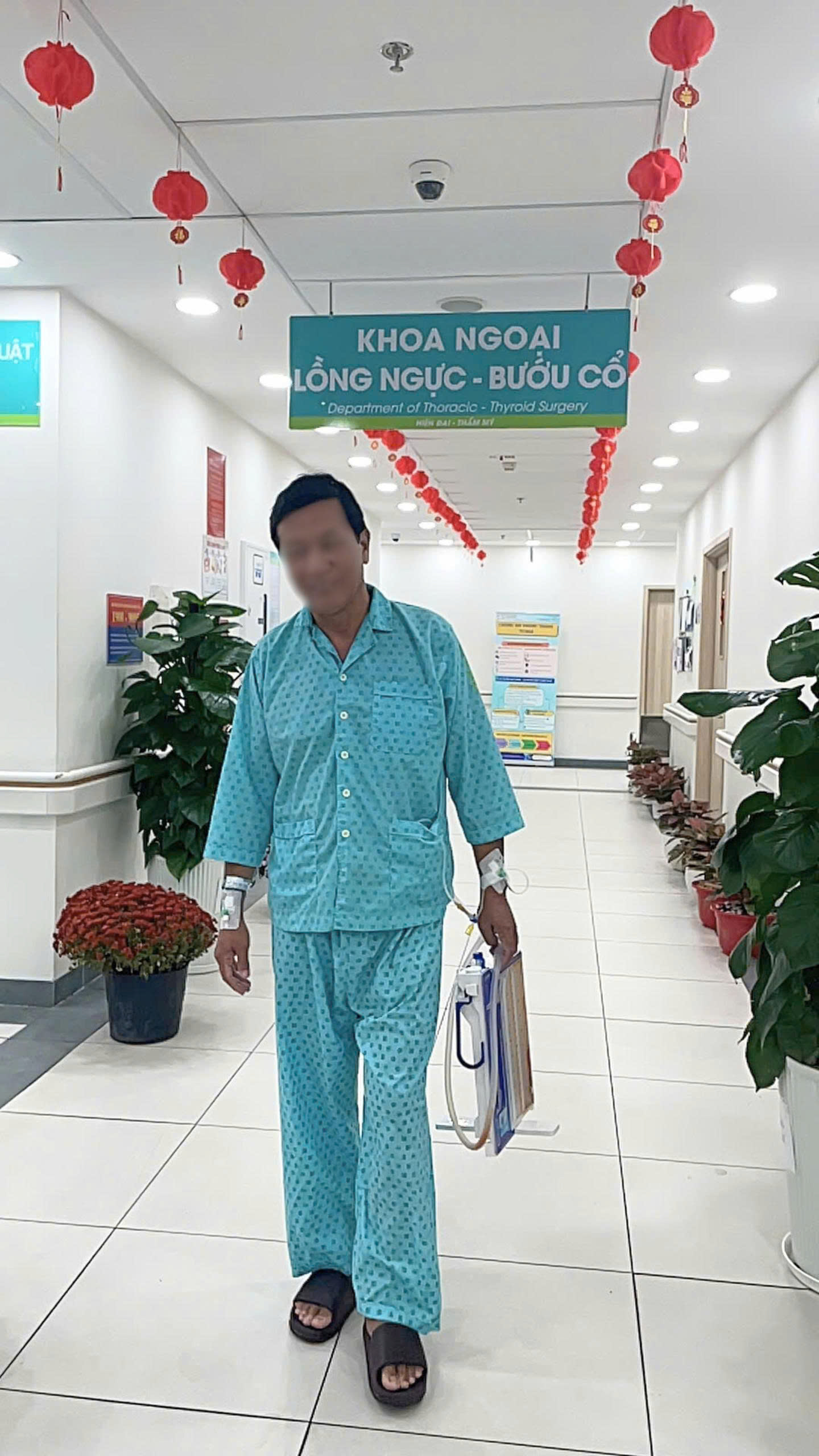 Ca robot mổ điều trị phổi biệt lập đầu tiên tại Việt Nam- Ảnh 1. Ca robot mổ điều trị phổi biệt lập đầu tiên tại Việt Nam- Ảnh 1.