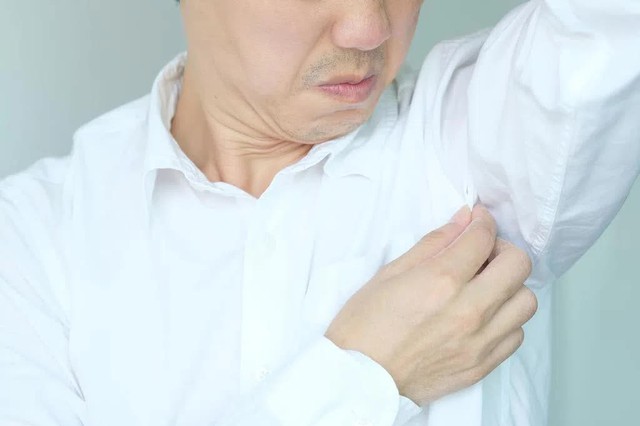 Kh&ocirc;ng đợi đến 70, 35 tuổi đ&atilde; c&oacute; thể xuất hiện &ldquo;m&ugrave;i người gi&agrave;&rdquo; nhưng kh&ocirc;ng phải ai cũng nhận ra- Ảnh 2.