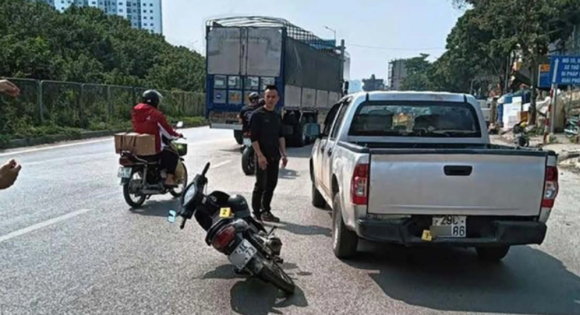 Vụ tạt đầu khiến 3 người su&yacute;t ng&atilde; v&agrave;o xe đầu k&eacute;o: H&agrave;nh vi nguy hiểm cho x&atilde; hội, c&oacute; dấu hiệu tội phạm- Ảnh 2.