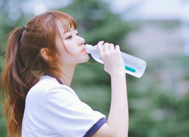 Ng&agrave;y c&agrave;ng nhiều người "trẻ măng" bị suy tim, b&aacute;c sĩ n&oacute;i thẳng: 4 đồ uống n&agrave;y "PH&Aacute; TIM" nhanh hơn thức khuya- Ảnh 4.