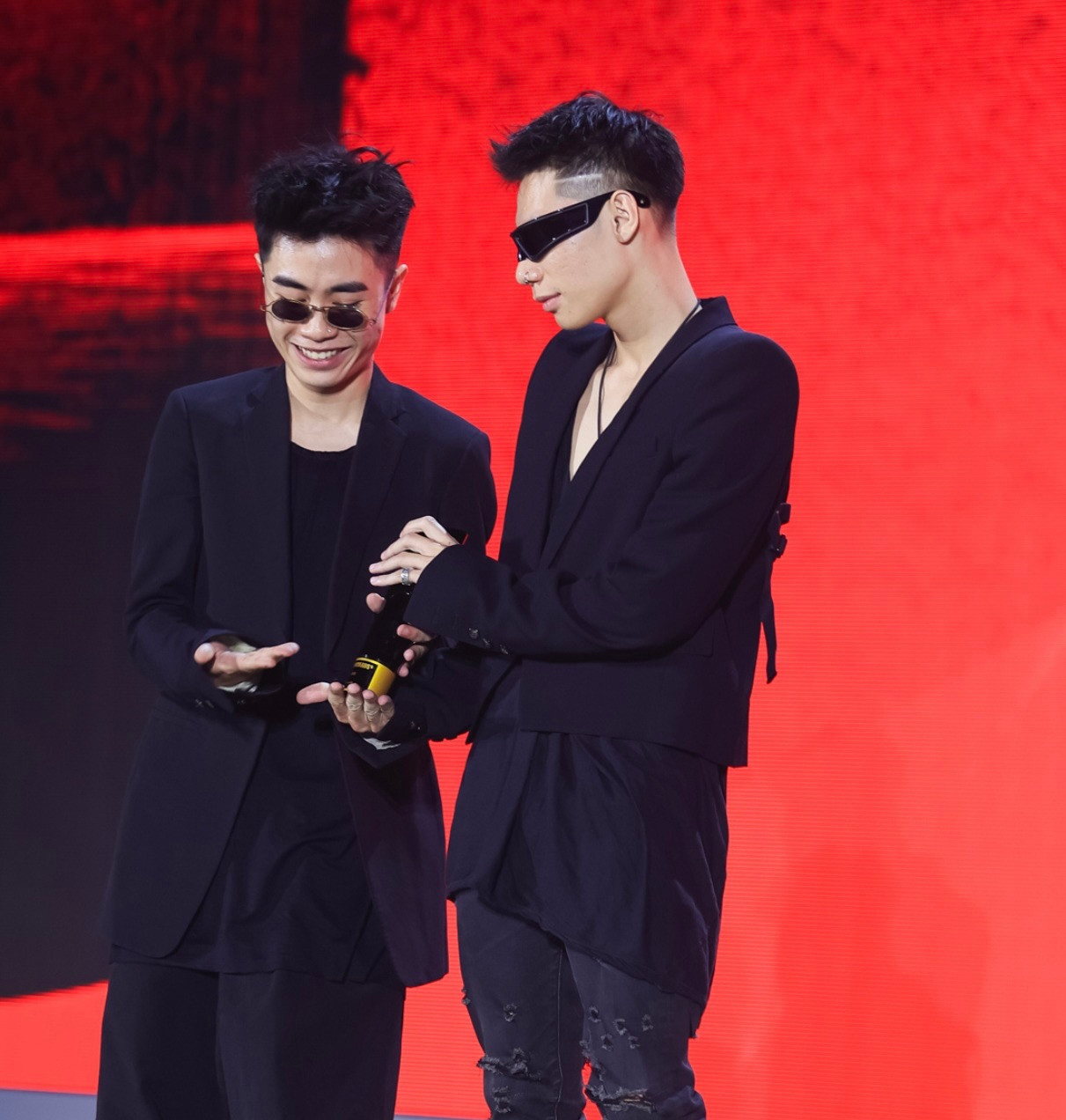 MCK tuyên bố thẳng "từ bây giờ DJ Lope Phạm sẽ không nhận thêm 1 đồng nào từ album 99%"- Ảnh 2. MCK tuyên bố thẳng "từ bây giờ DJ Lope Phạm sẽ không nhận thêm 1 đồng nào từ album 99%"- Ảnh 2.