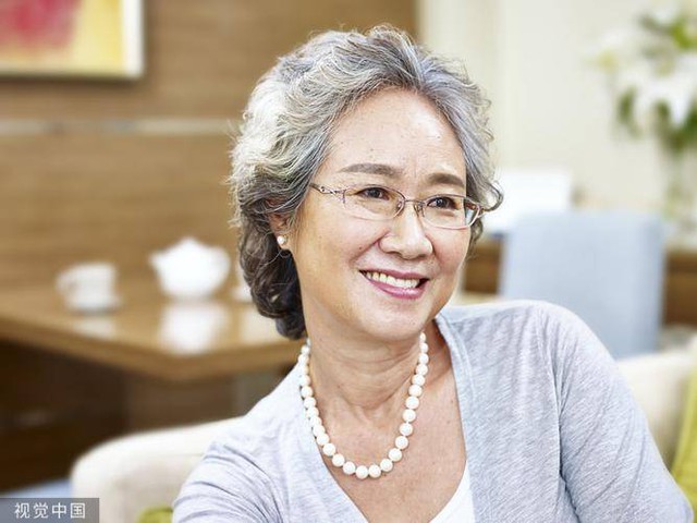 Kh&ocirc;ng đợi đến 70, 35 tuổi đ&atilde; c&oacute; thể xuất hiện &ldquo;m&ugrave;i người gi&agrave;&rdquo; nhưng kh&ocirc;ng phải ai cũng nhận ra- Ảnh 4.