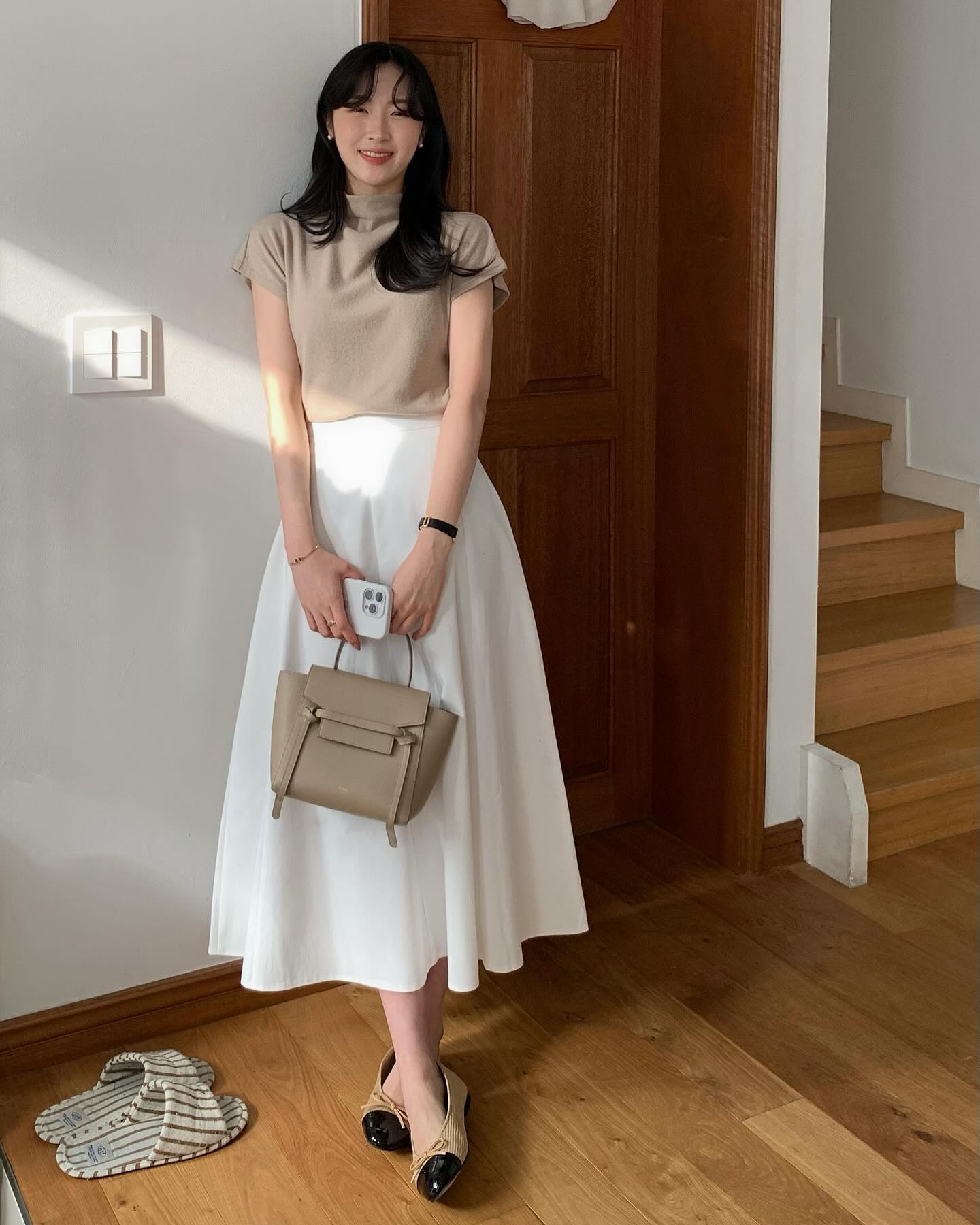 Tủ đồ m&ugrave;a h&egrave; tối giản cần c&oacute; g&igrave;: Chị em n&ecirc;n sắm lu&ocirc;n 5 item- Ảnh 2.