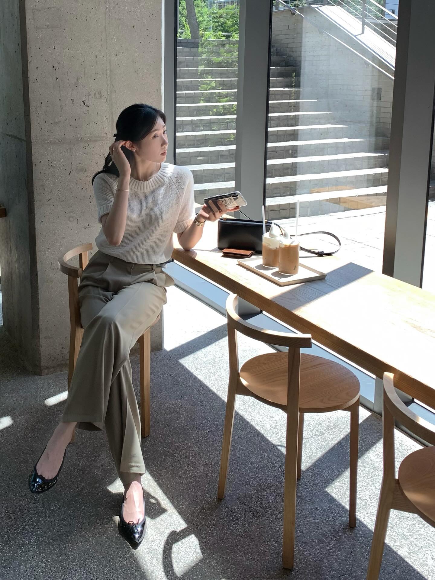 Tủ đồ m&ugrave;a h&egrave; tối giản cần c&oacute; g&igrave;: Chị em n&ecirc;n sắm lu&ocirc;n 5 item- Ảnh 4.