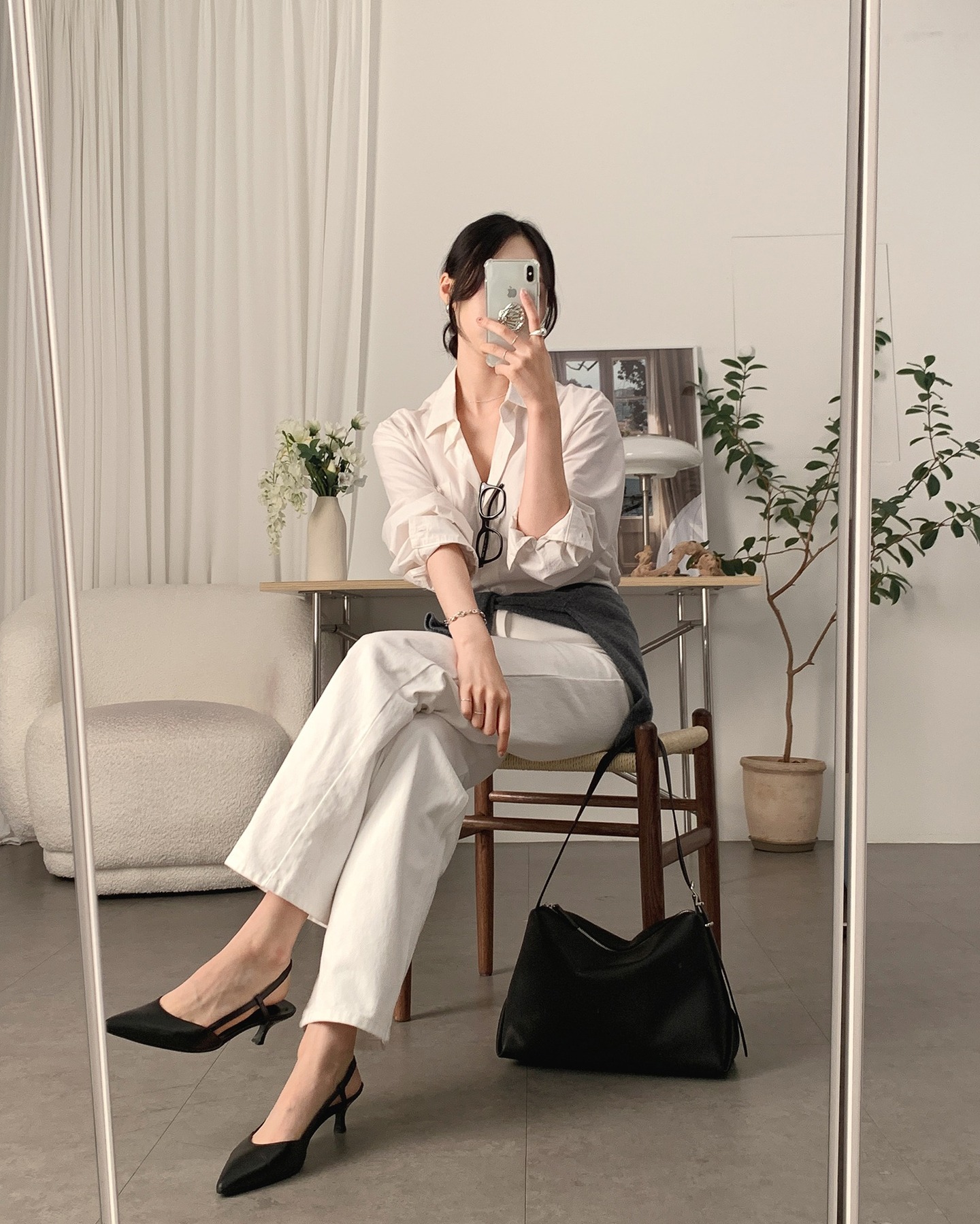 V&igrave; sao n&ecirc;n mặc &aacute;o s&aacute;ng m&agrave;u trong m&ugrave;a xu&acirc;n h&egrave;: Ngắm 5 c&ocirc;ng thức tuyệt xinh n&agrave;y l&agrave; chị em biết l&yacute; do- Ảnh 12.