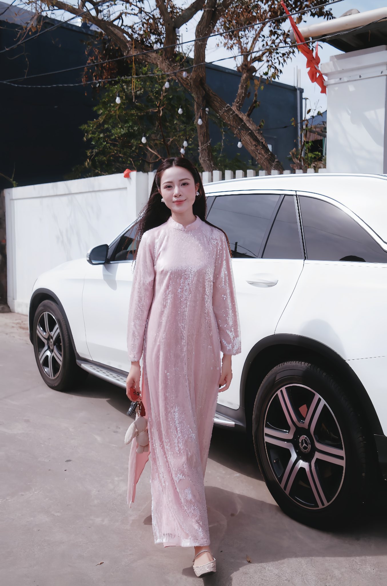 C&ocirc; chủ kh&aacute;ch sạn khoe qu&agrave; 8.3 cực khủng từ tuyển thủ Phan Văn Đức: Biệt thự mới toanh, ph&ograve;ng kh&aacute;ch cực đẹp- Ảnh 4.