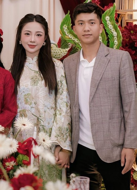 C&ocirc; chủ kh&aacute;ch sạn khoe qu&agrave; 8.3 cực khủng từ tuyển thủ Phan Văn Đức: Biệt thự mới toanh, ph&ograve;ng kh&aacute;ch cực đẹp- Ảnh 1.