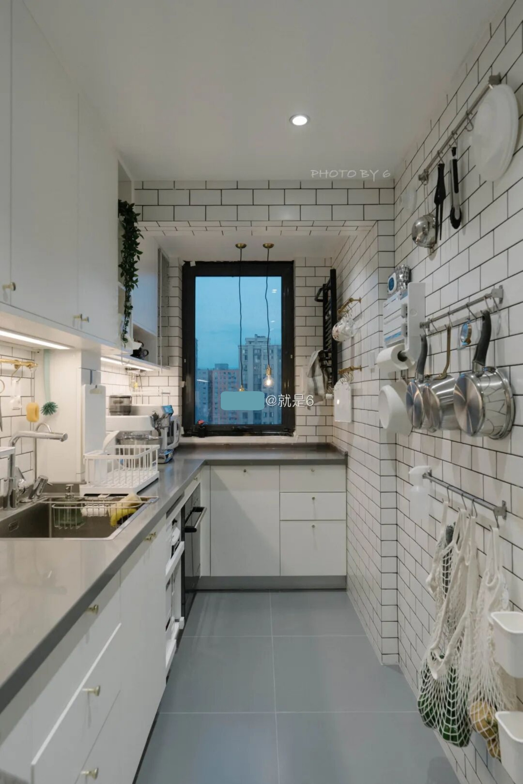 Đến nh&agrave; bạn học, t&ocirc;i "đổ gục" khi nh&igrave;n v&agrave;o căn bếp vỏn vẹn 2m&sup2;- Ảnh 5.