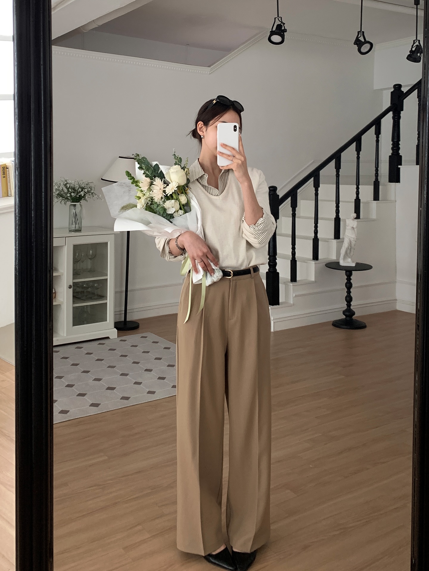 Tủ đồ m&ugrave;a h&egrave; tối giản cần c&oacute; g&igrave;: Chị em n&ecirc;n sắm lu&ocirc;n 5 item- Ảnh 3.