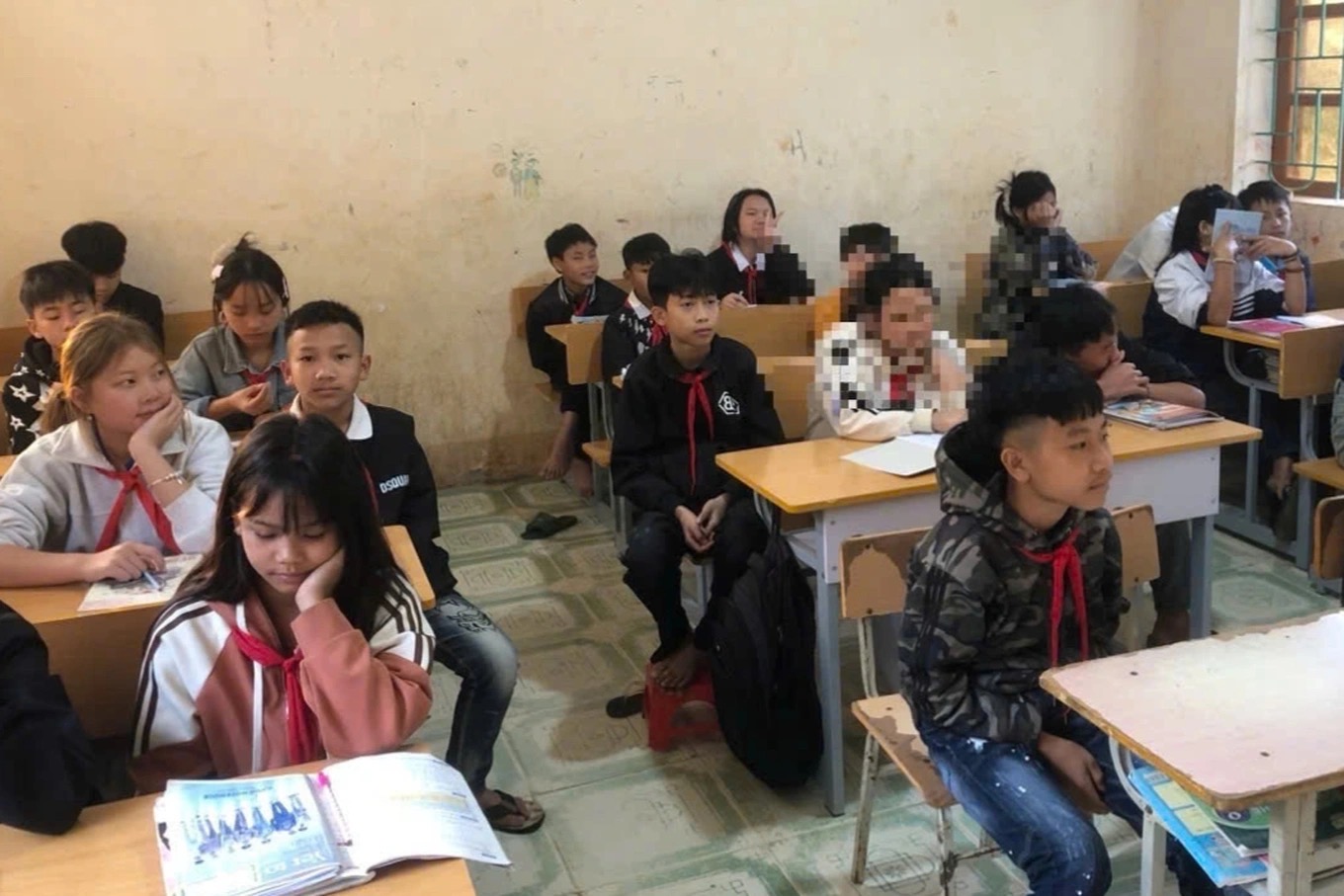 Diễn biến mới vụ 2 nữ sinh lớp 8 bị "bắt" vợ trong đêm ở Nghệ An- Ảnh 1. Diễn biến mới nhất vụ 2 nữ sinh lớp 8 bị