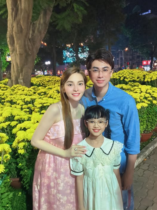 Nam ca sĩ gần 10 năm l&agrave;m bố đơn th&acirc;n, bất ngờ th&ocirc;ng b&aacute;o c&oacute; con với ch&aacute;u g&aacute;i NSƯT Kim Tiểu Long- Ảnh 3.