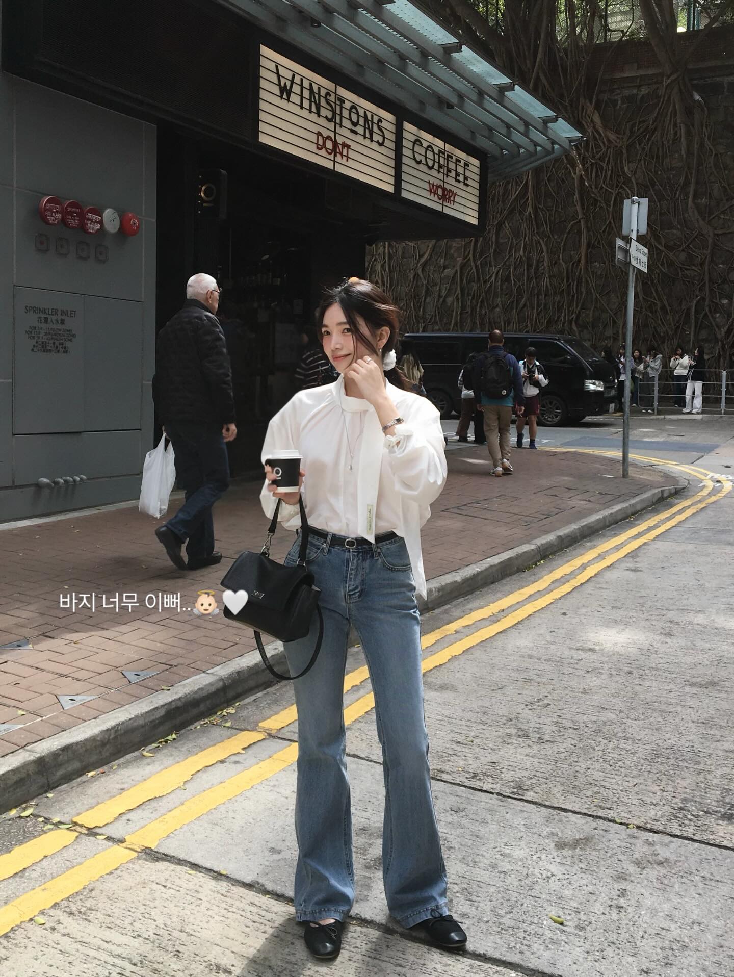 V&igrave; sao n&ecirc;n mặc &aacute;o s&aacute;ng m&agrave;u trong m&ugrave;a xu&acirc;n h&egrave;: Ngắm 5 c&ocirc;ng thức tuyệt xinh n&agrave;y l&agrave; chị em biết l&yacute; do- Ảnh 8.