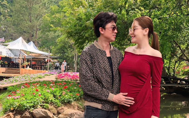 Nam ca sĩ gần 10 năm l&agrave;m bố đơn th&acirc;n, bất ngờ th&ocirc;ng b&aacute;o c&oacute; con với ch&aacute;u g&aacute;i NSƯT Kim Tiểu Long- Ảnh 1.