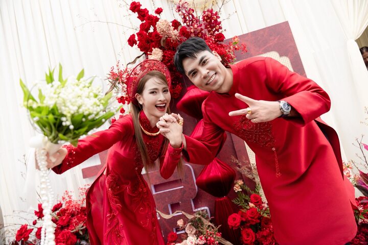 Gia thế nữ MC VTV vừa l&agrave;m đ&aacute;m hỏi với cầu thủ nổi tiếng- Ảnh 1.