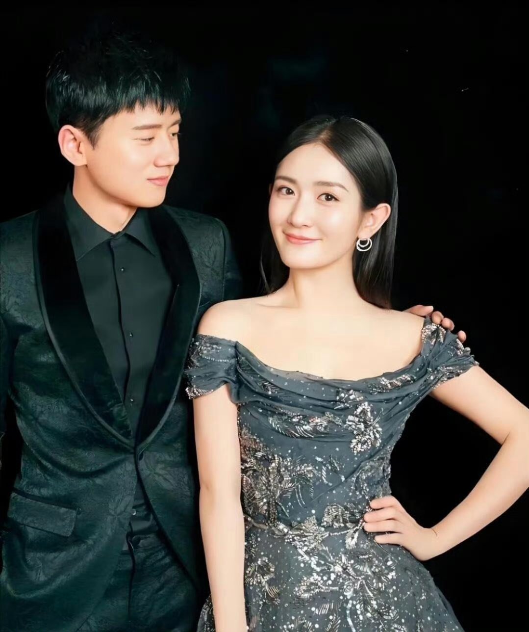 Ca sĩ Tiết Chi Khiêm bị bạn gái cũ Ca sĩ Tiết Chi Khiêm bị bạn gái cũ