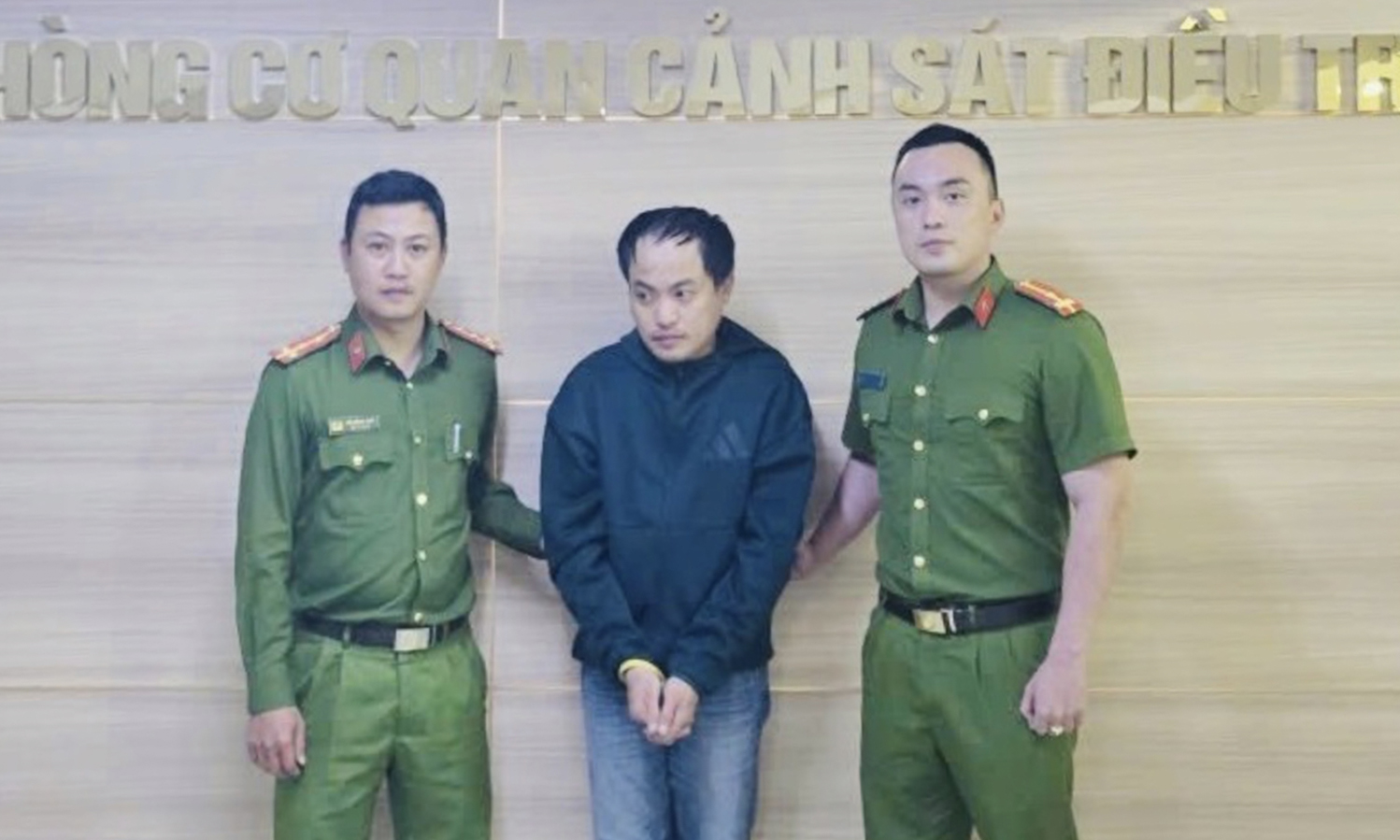 Cho người đàn ông mượn điện thoại, nhiều người bị mất hơn 800 triệu đồng: Công an bắt khẩn cấp đối tượng sinh năm 1990- Ảnh 1. Cho người đàn ông mượn điện thoại, nhiều người bị mất hơn 800 triệu đồng: Công an bắt khẩn cấp đối tượng sinh năm 1990- Ảnh 1.