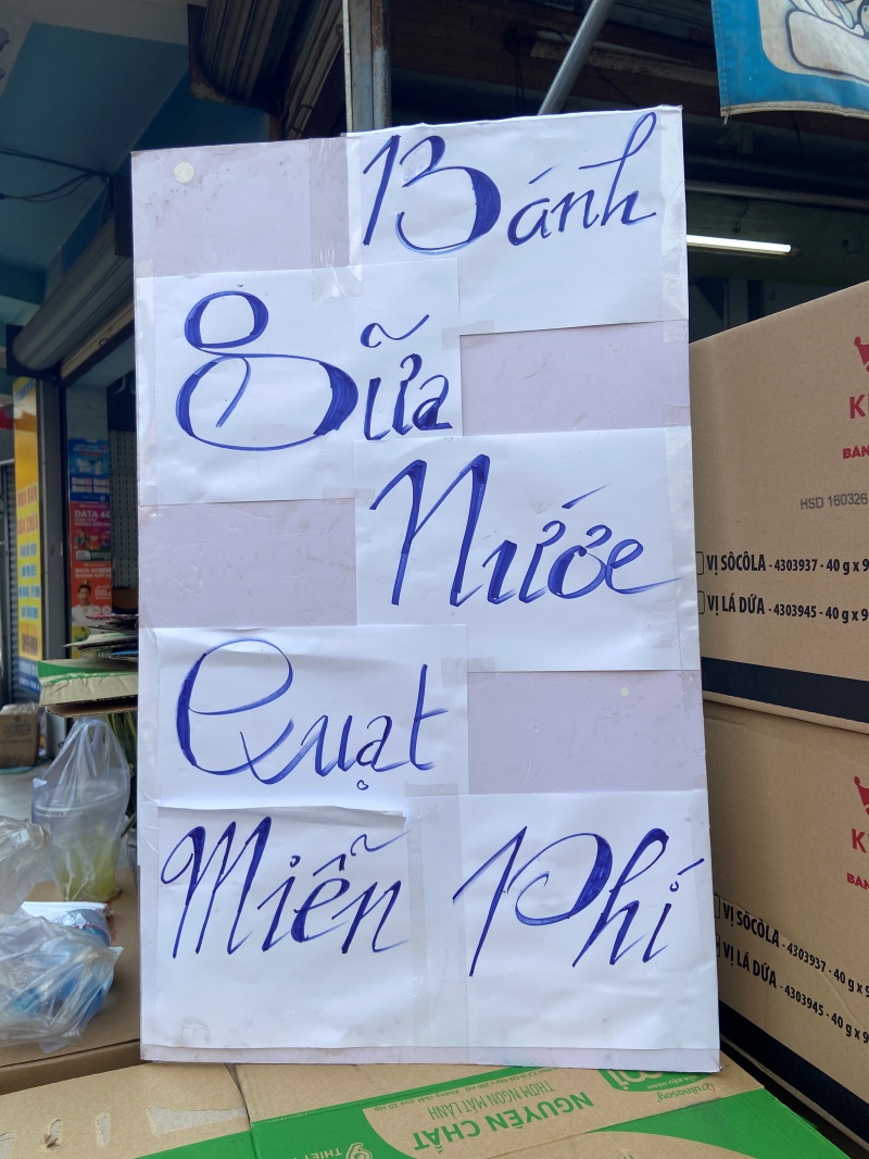 Nhiều du kh&aacute;ch bất ngờ tại lễ hội m&agrave; "c&aacute;i g&igrave; cũng miễn ph&iacute;" ở B&igrave;nh Dương: "B&agrave; con c&oacute; ngụm nước giải kh&aacute;t cũng vui"- Ảnh 8.