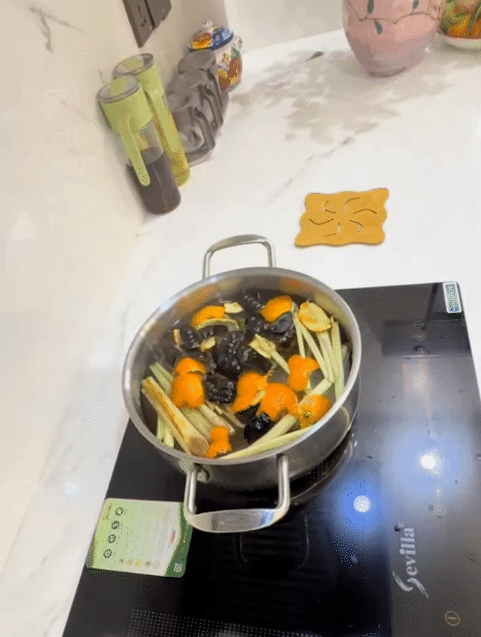 "&Aacute;m ảnh" với m&ugrave;a nồm k&eacute;o d&agrave;i, chị em rỉ tai nhau 3 chi&ecirc;u lau nh&agrave; sạch bong, thơm m&aacute;t, kh&ocirc; r&aacute;o cực hiệu nghiệm- Ảnh 11.