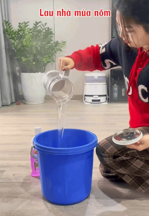 "&Aacute;m ảnh" với m&ugrave;a nồm k&eacute;o d&agrave;i, chị em rỉ tai nhau 3 chi&ecirc;u lau nh&agrave; sạch bong, thơm m&aacute;t, kh&ocirc; r&aacute;o cực hiệu nghiệm- Ảnh 4.