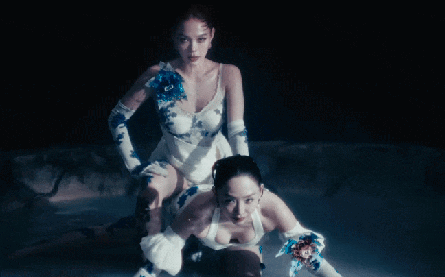 N&iacute;n thở với m&agrave;n kết hợp của Minh Hằng - T&oacute;c Ti&ecirc;n: Gấp đ&ocirc;i visual, loạt ph&acirc;n cảnh th&acirc;n mật t&aacute;o bạo kh&ocirc;ng chịu nổi!- Ảnh 5.