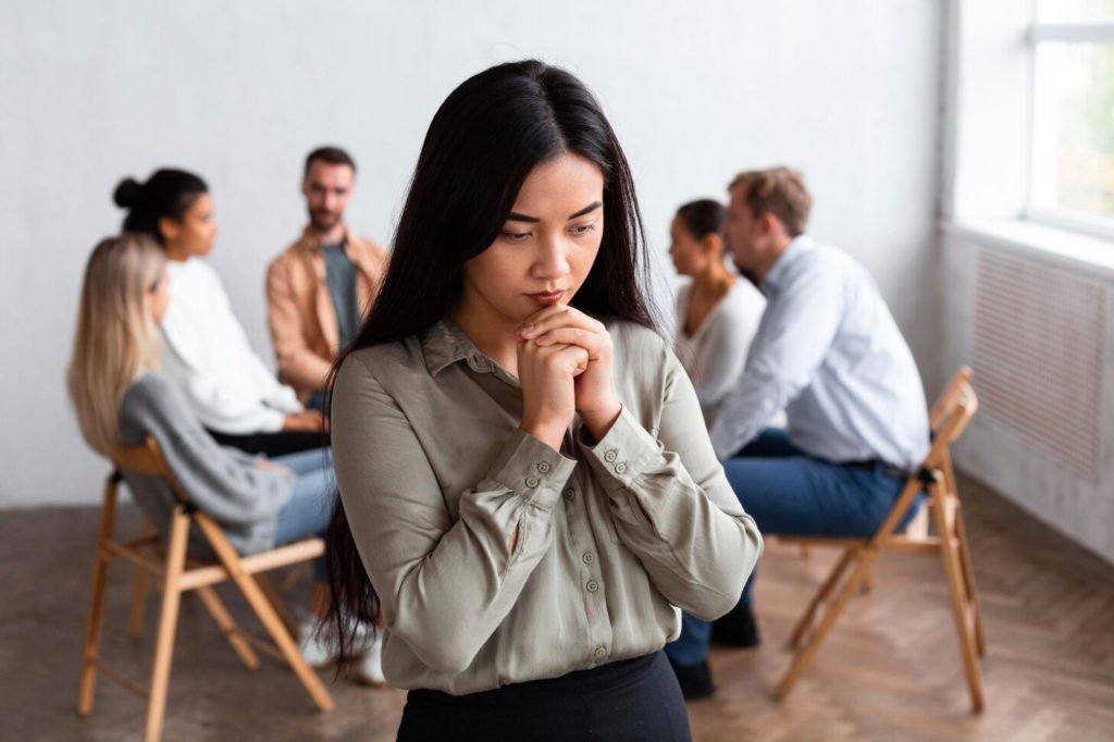 Bị đồng nghiệp &ldquo;cướp c&ocirc;ng&rdquo; giữa cuộc họp, người EQ cao chỉ n&oacute;i 1 c&acirc;u nhưng gi&uacute;p &ldquo;lật k&egrave;o&rdquo;, ai cũng khen kh&ocirc;n ngoan, tinh tế- Ảnh 1.