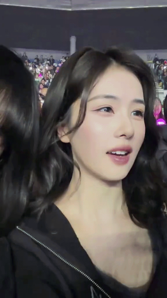 Clip 15s của Bạch Lộc khiến Triệu Lộ Tư v&agrave; Jang Wonyoung bị nhắc t&ecirc;n- Ảnh 2.