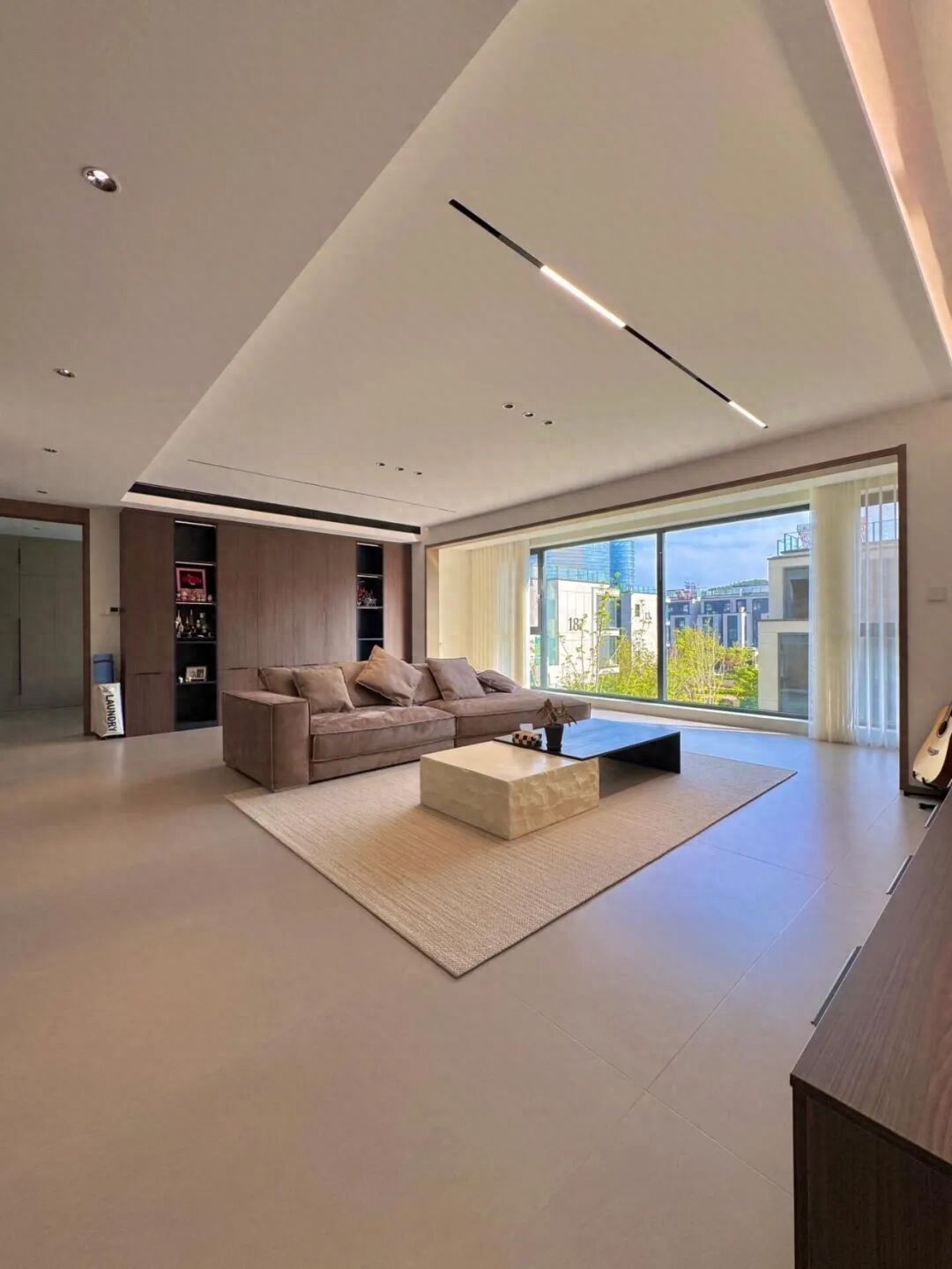 T&ocirc;i từng m&ecirc; &ldquo;ph&ograve;ng kh&aacute;ch rộng&rdquo; khi mua nh&agrave; - đến l&uacute;c dọn v&agrave;o ở mới nhận ra 6 rắc rối kh&ocirc;ng ai n&oacute;i trước- Ảnh 1.