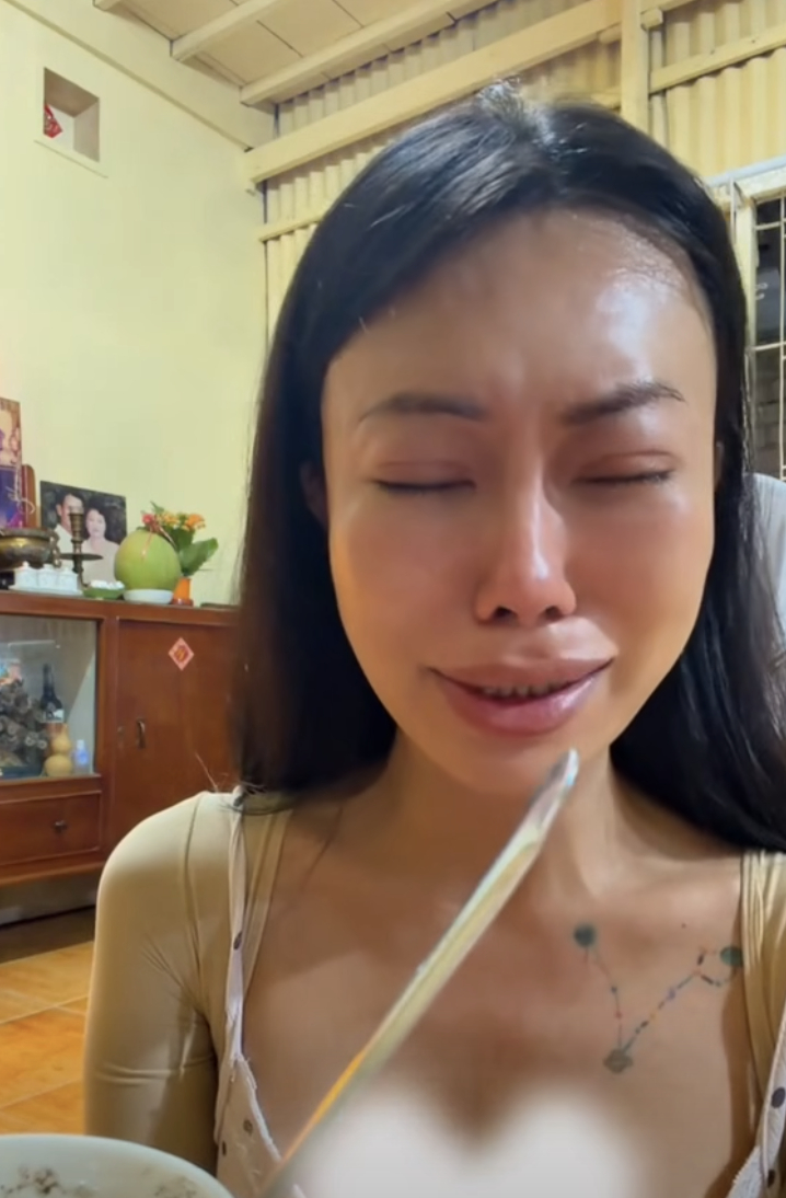 Mỹ nh&acirc;n chuyển giới An Giang kh&oacute;c l&oacute;c suy sụp sau khi ti&ecirc;m mỡ to&agrave;n mặt- Ảnh 3.