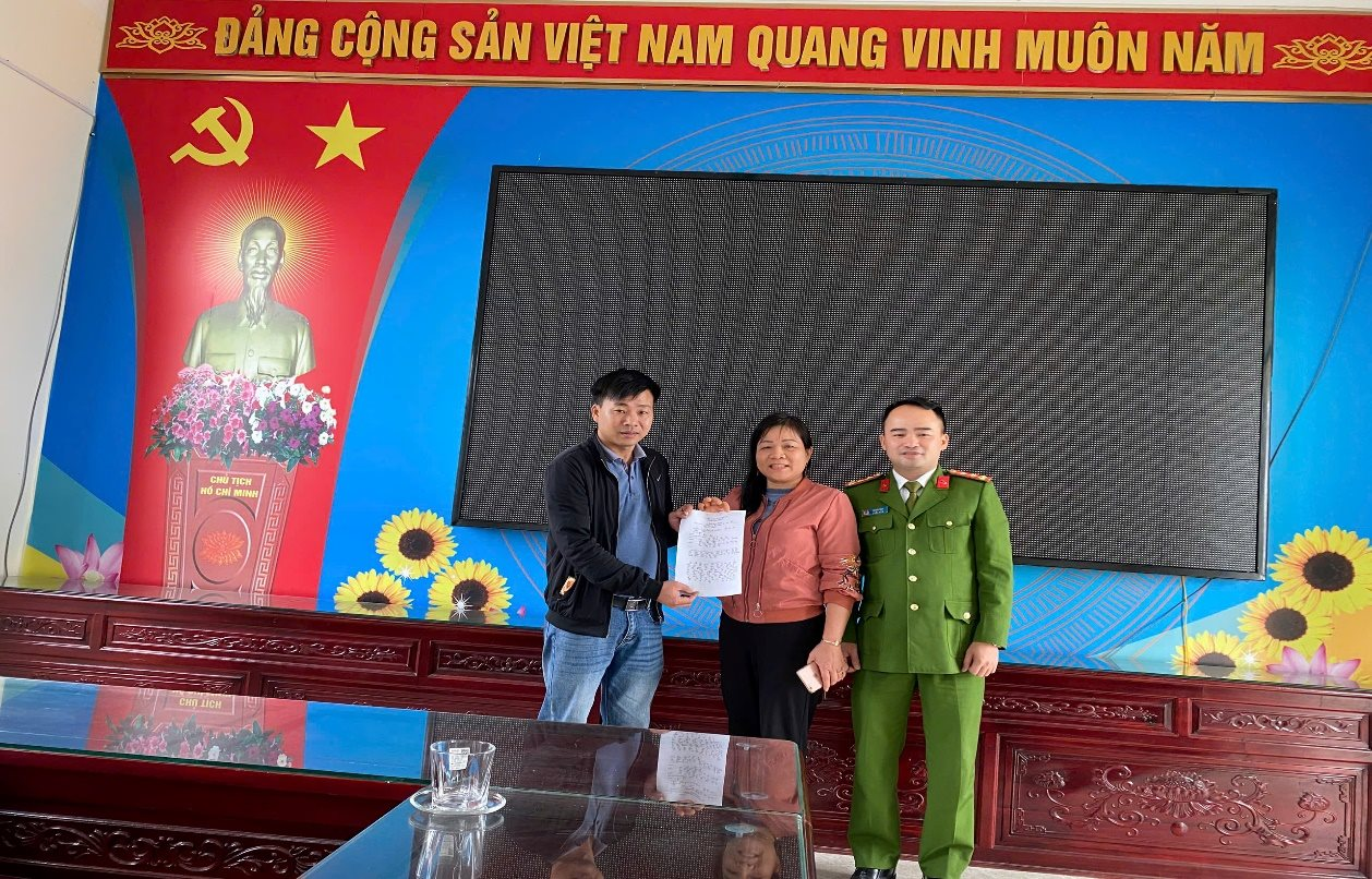 C&ocirc;ng an cảnh b&aacute;o tới người d&acirc;n c&oacute; tiền v&agrave;o t&agrave;i khoản với nội dung sau- Ảnh 1.