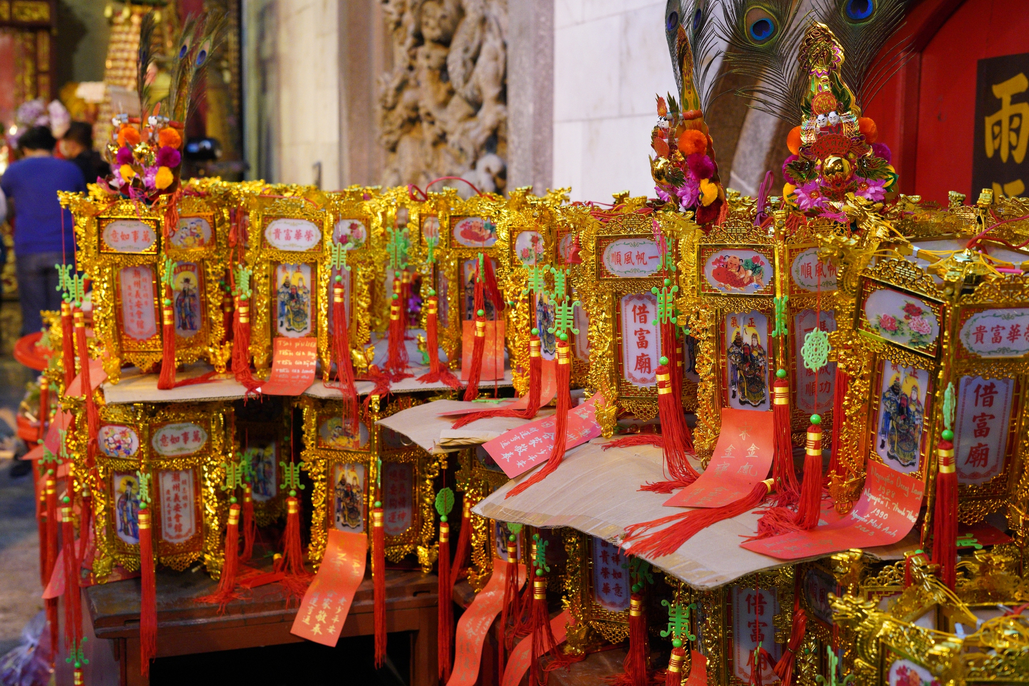 Người d&acirc;n chen k&iacute;n ng&ocirc;i ch&ugrave;a thi&ecirc;ng tại TP.HCM đ&ecirc;m Rằm th&aacute;ng Gi&ecirc;ng, tất cả v&igrave; một tục "vay - trả" đ&atilde; tồn tại trăm năm- Ảnh 8.