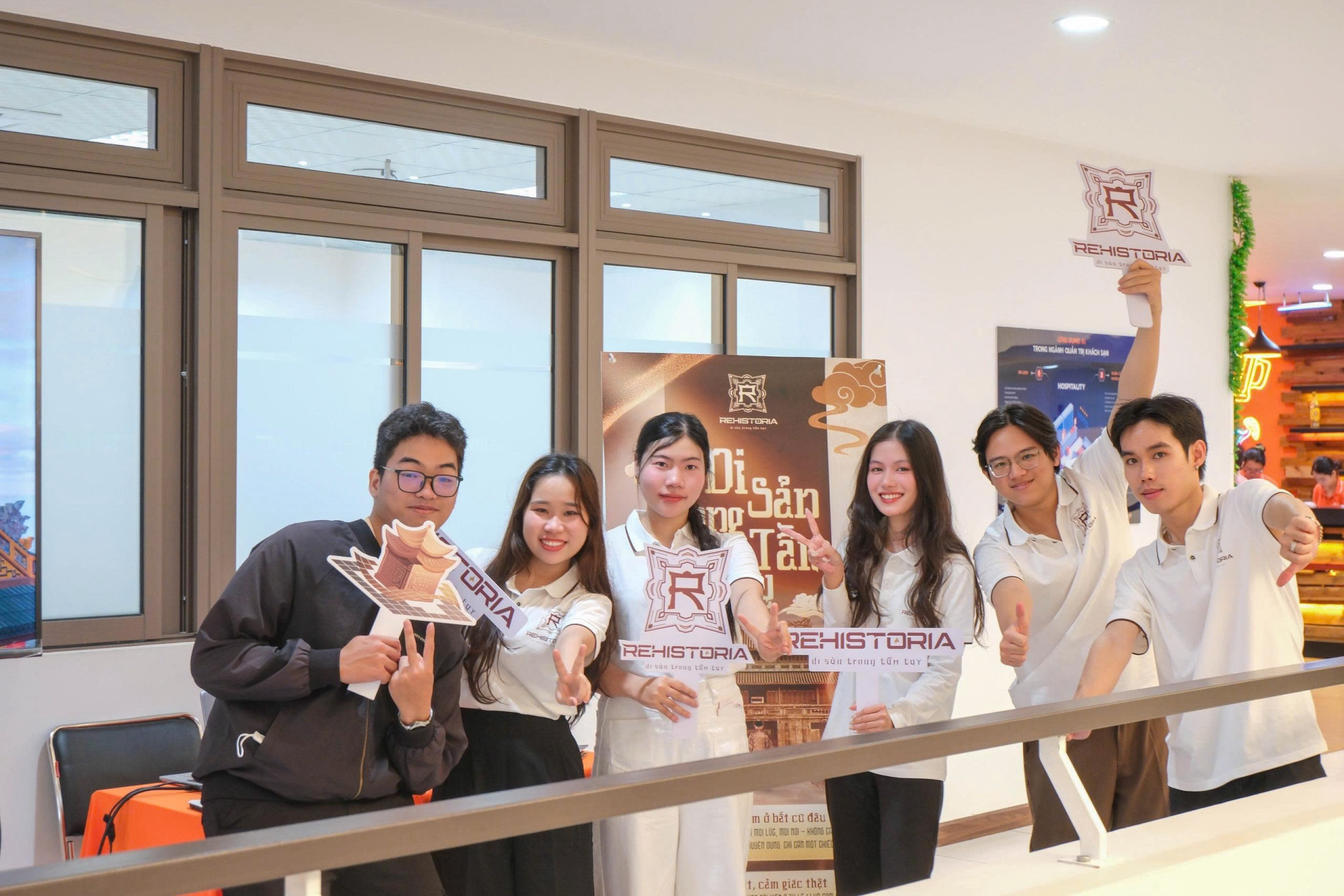 "Sinh vi&ecirc;n nh&agrave; người ta" d&ugrave;ng AR l&agrave;m "sống lại" di sản, thuyết phục nh&agrave; đầu tư chi 200 triệu ngay tại buổi bảo vệ đồ &aacute;n- Ảnh 1.