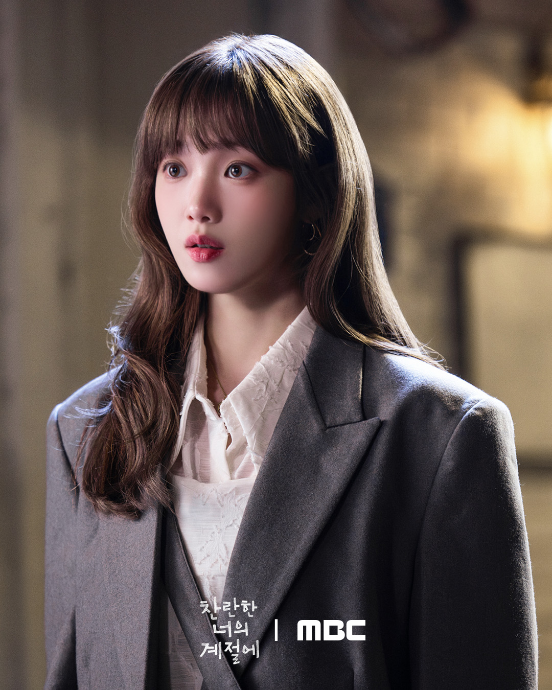 Nữ thần c&ocirc;ng sở đẹp nhất m&agrave;n ảnh H&agrave;n 2026: Biến văn ph&ograve;ng th&agrave;nh s&agrave;n diễn thời trang, cả ch&acirc;u &Aacute; muốn học lỏm- Ảnh 2.