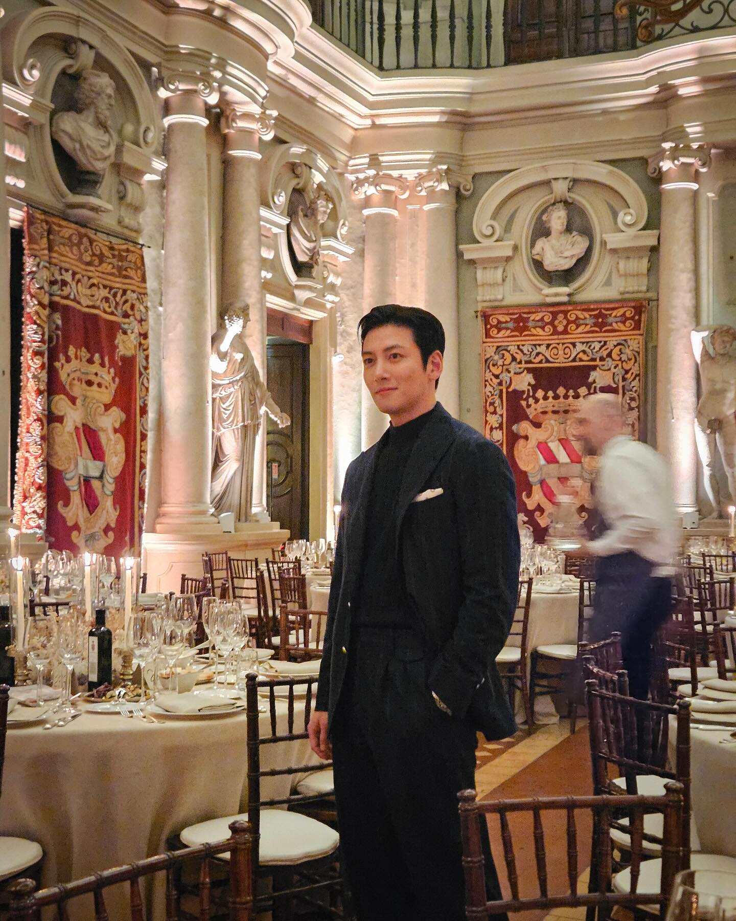 Camera cận tới lỗ ch&acirc;n l&ocirc;ng của cực phẩm nam thần H&agrave;n Quốc- Ảnh 9.