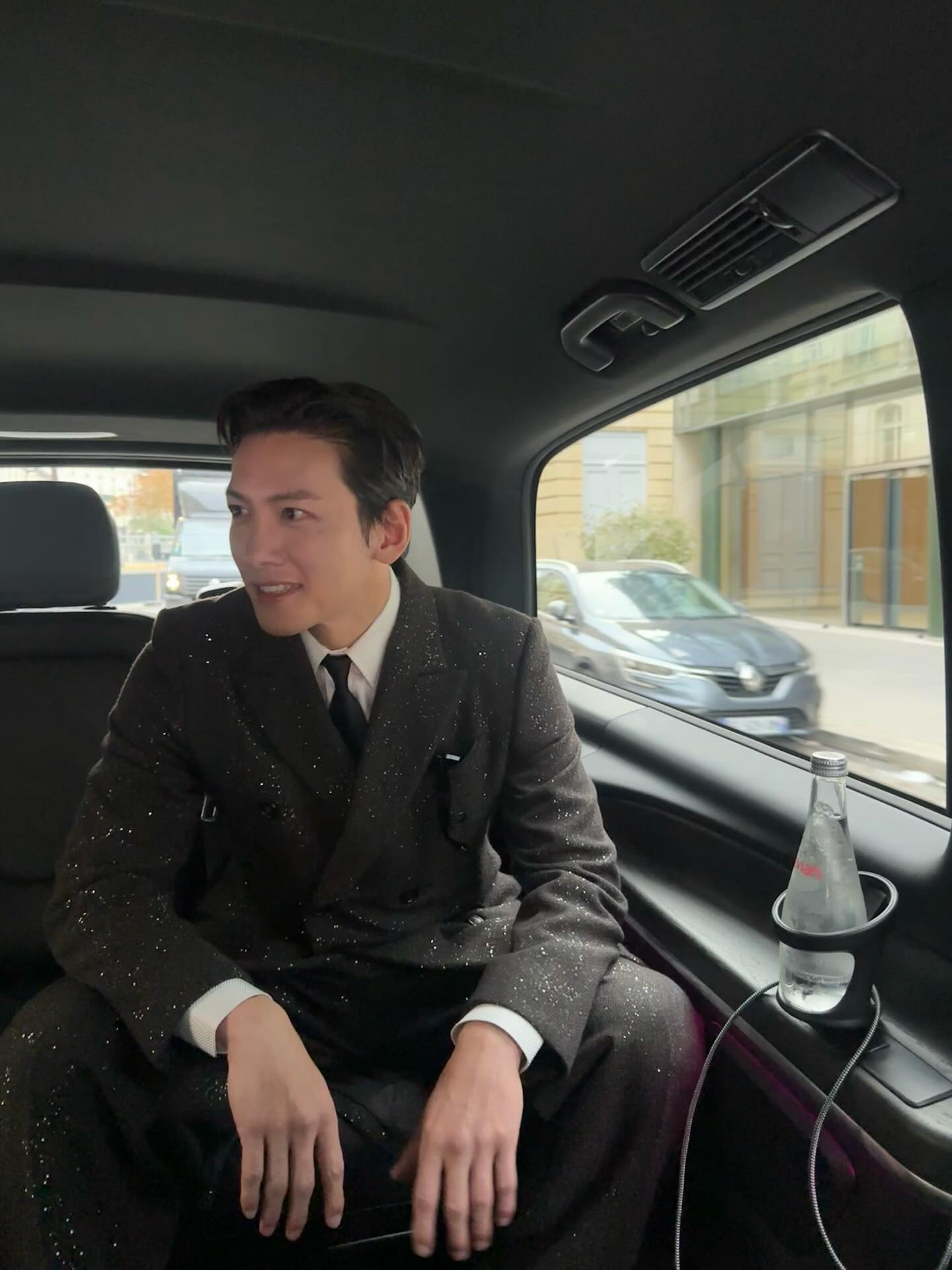 Camera cận tới lỗ ch&acirc;n l&ocirc;ng của cực phẩm nam thần H&agrave;n Quốc- Ảnh 6.