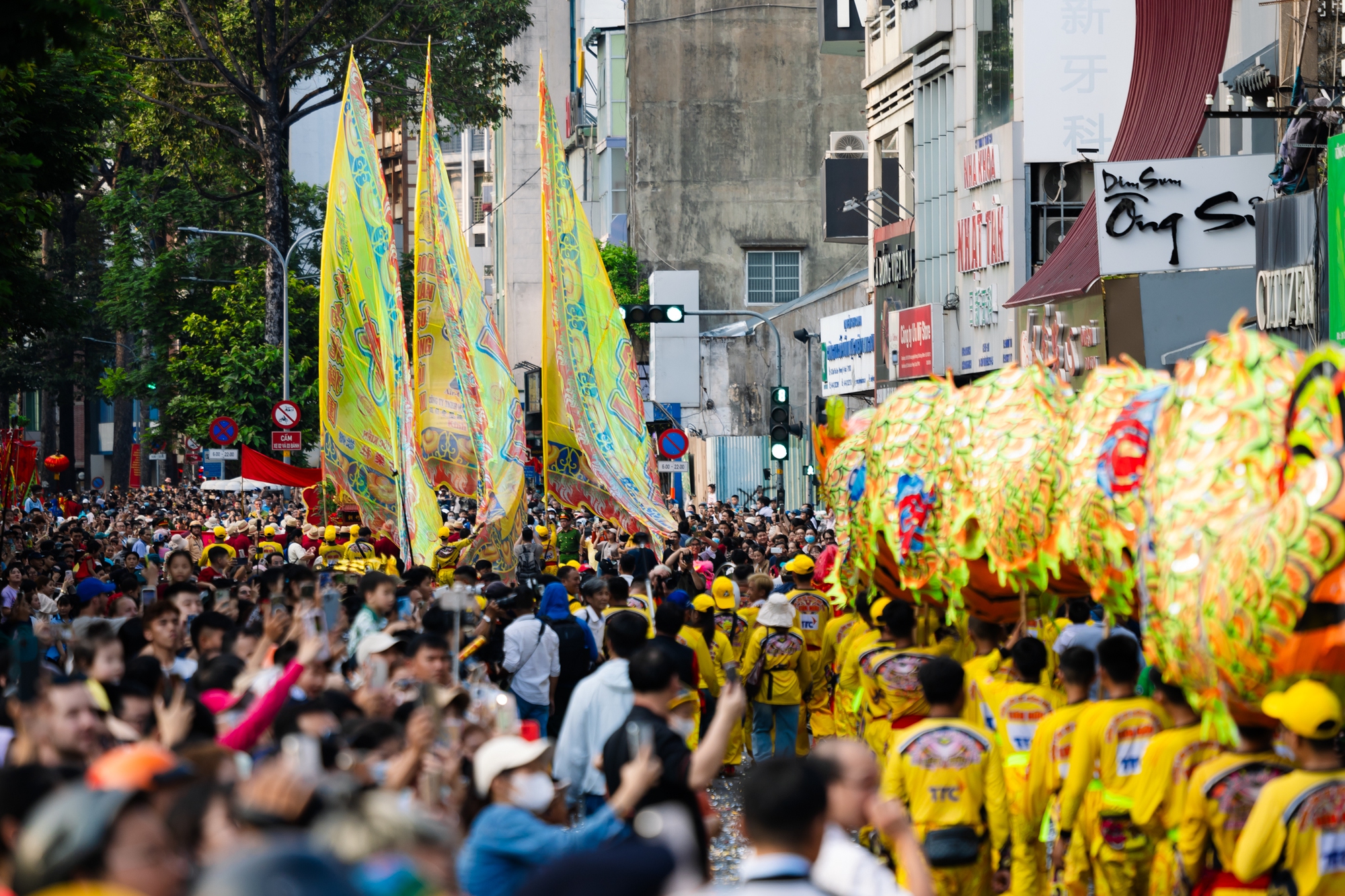 Cảnh tượng lạ ở Chợ Lớn dịp Tết Nguy&ecirc;n Ti&ecirc;u- Ảnh 18.