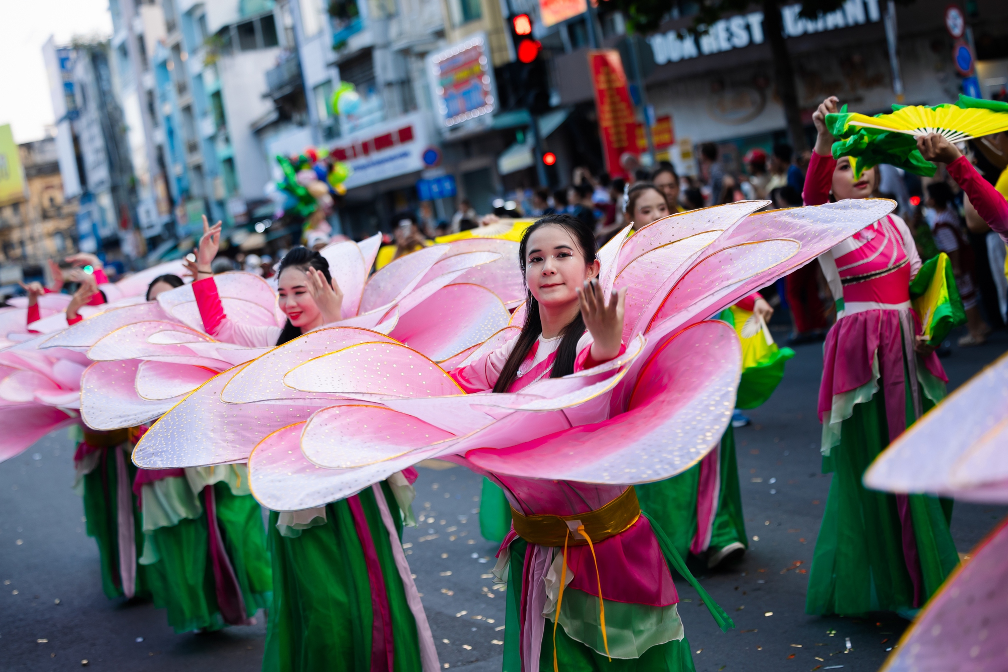 Cảnh tượng lạ ở Chợ Lớn dịp Tết Nguy&ecirc;n Ti&ecirc;u- Ảnh 17.