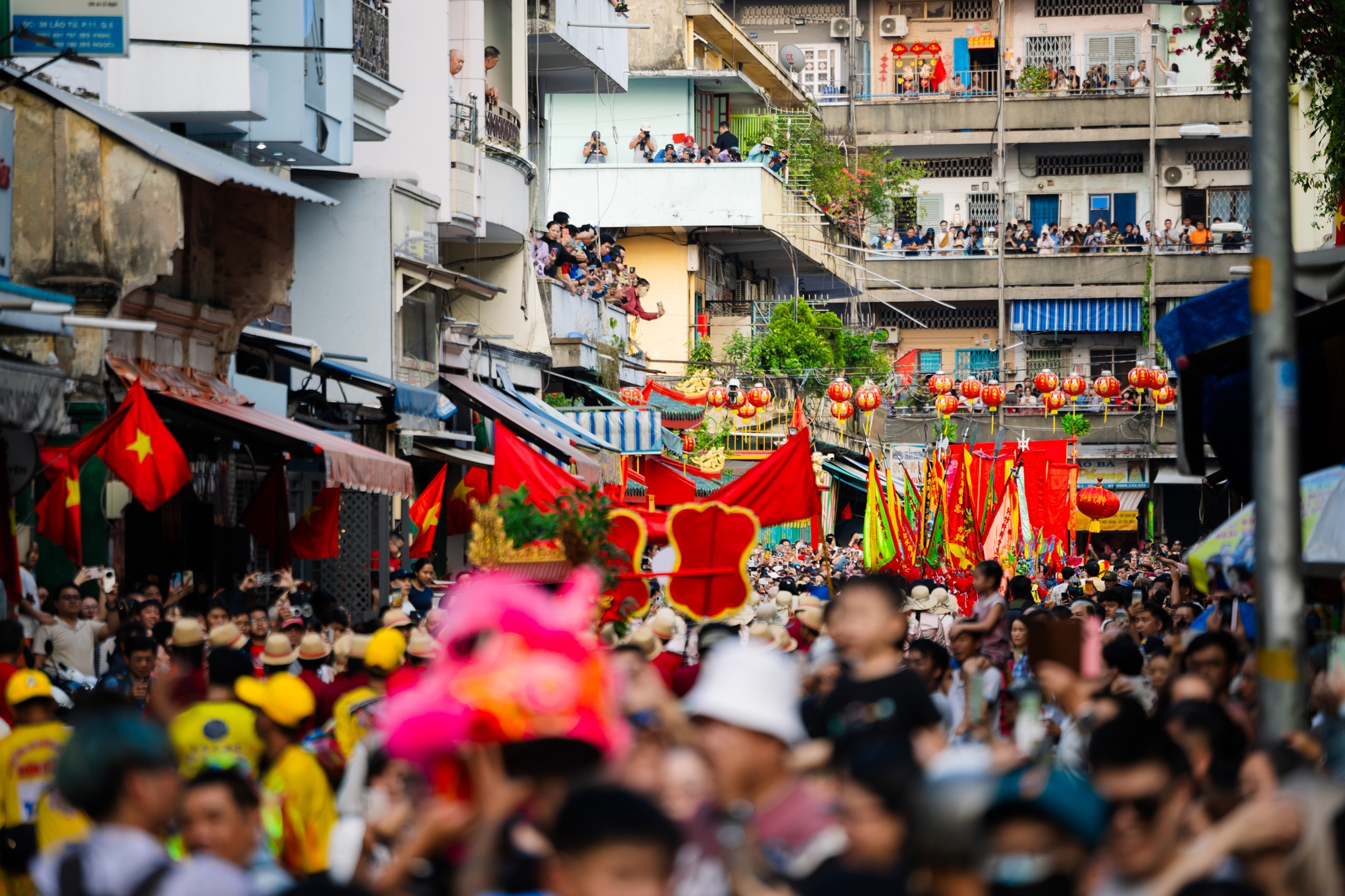 Cảnh tượng lạ ở Chợ Lớn dịp Tết Nguy&ecirc;n Ti&ecirc;u- Ảnh 15.