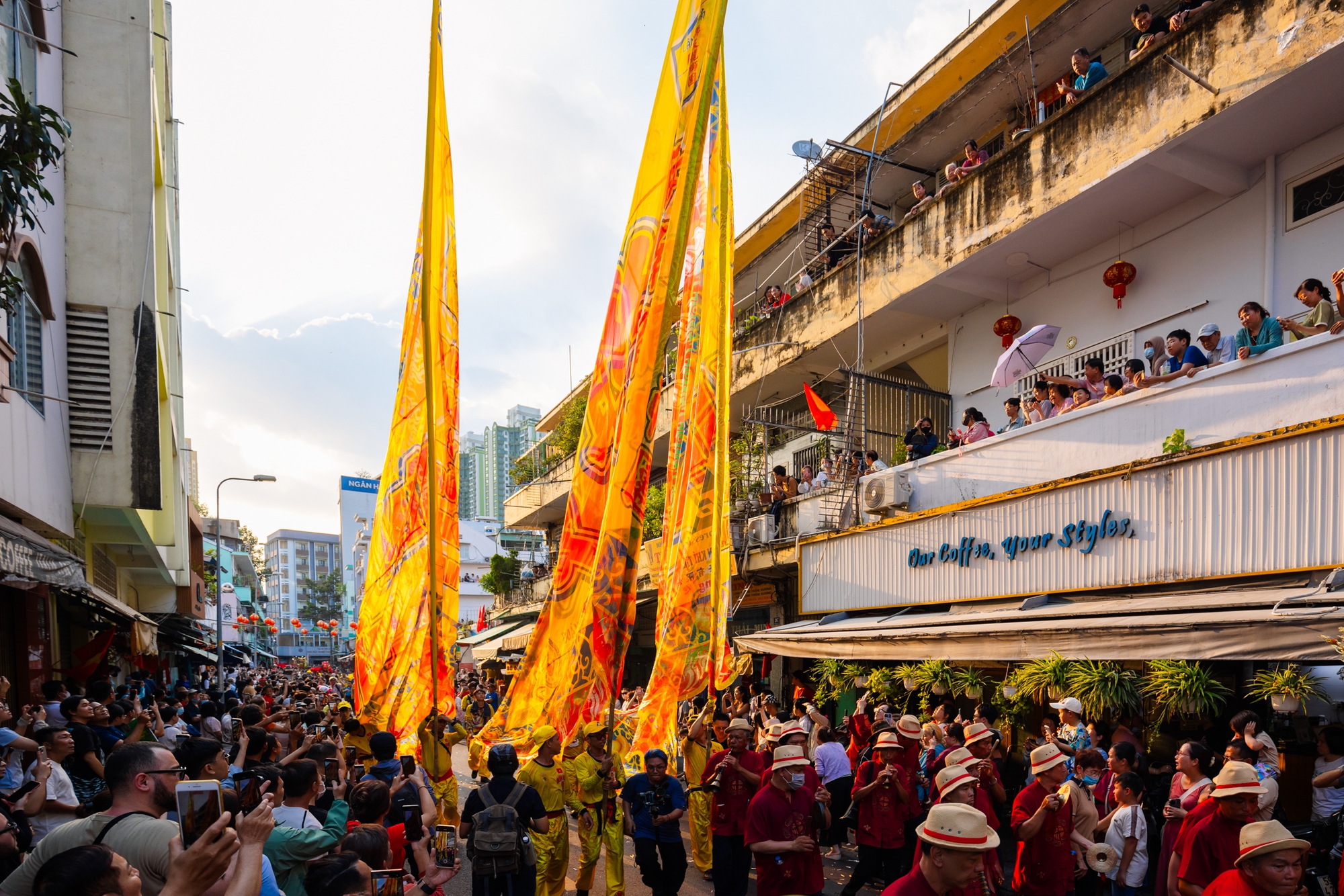 Cảnh tượng lạ ở Chợ Lớn dịp Tết Nguy&ecirc;n Ti&ecirc;u- Ảnh 12.