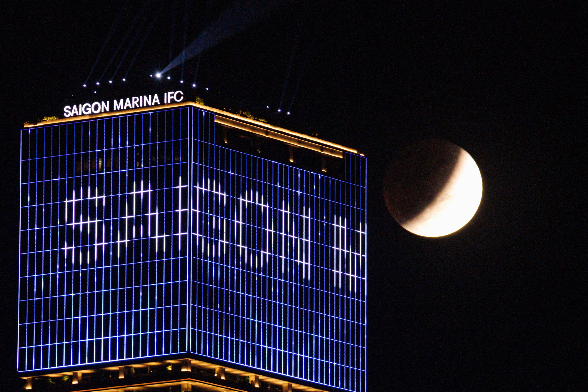 To&agrave;n cảnh "trăng m&aacute;u" tại TP.HCM tối ng&agrave;y 3/3- Ảnh 14.