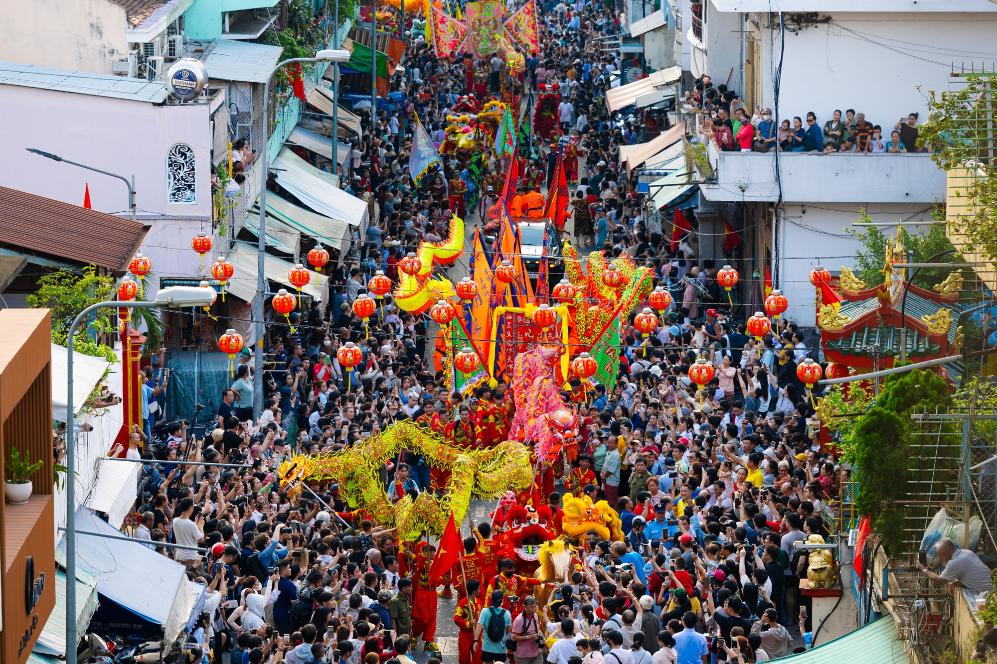 Cảnh tượng lạ ở Chợ Lớn dịp Tết Nguy&ecirc;n Ti&ecirc;u- Ảnh 2.