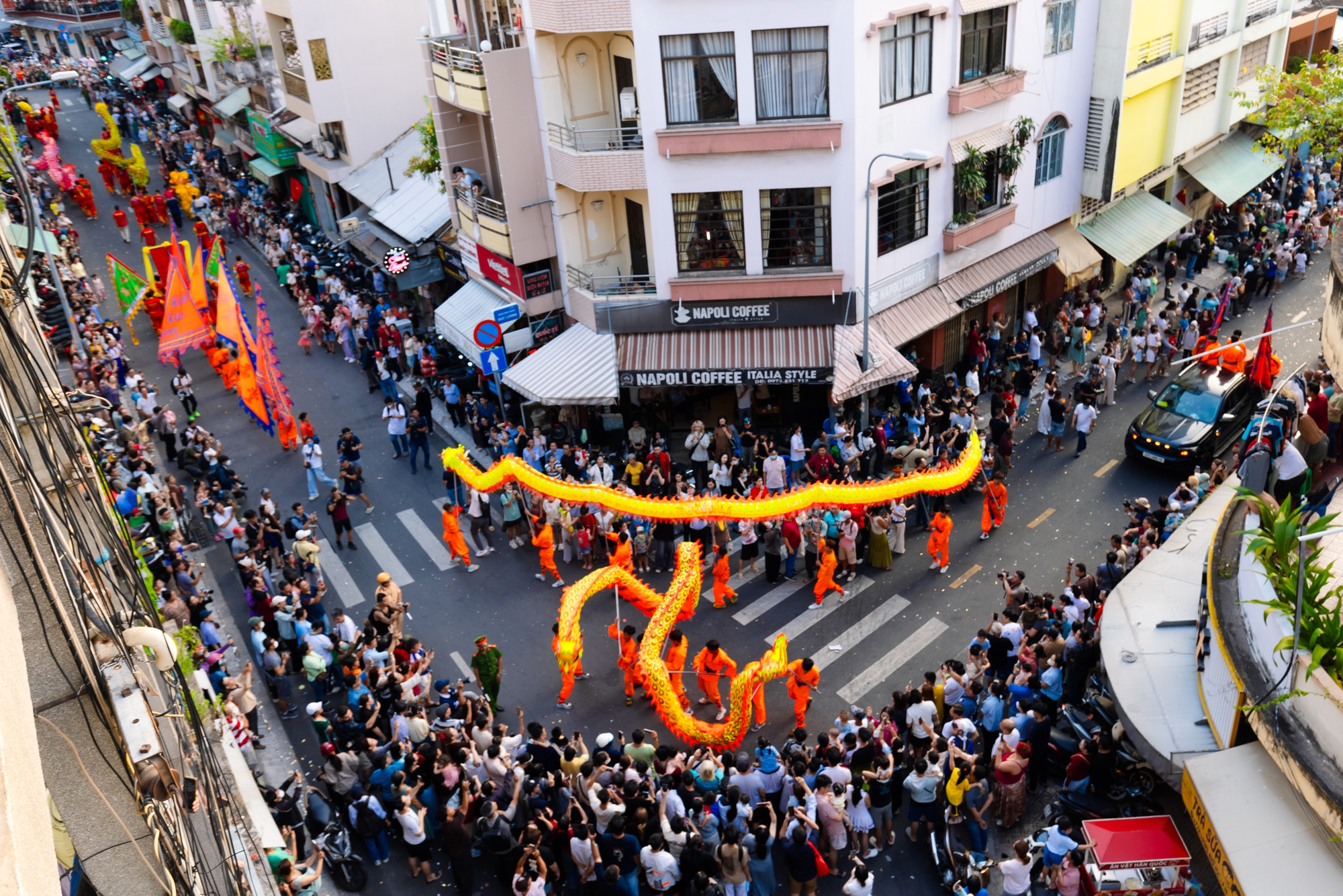 Cảnh tượng lạ ở Chợ Lớn dịp Tết Nguy&ecirc;n Ti&ecirc;u- Ảnh 10.