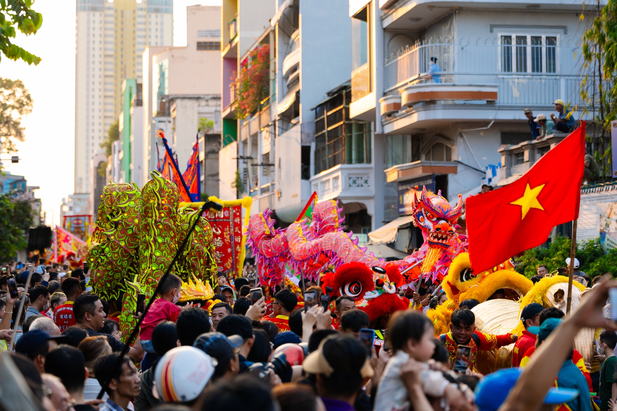 Cảnh tượng lạ ở Chợ Lớn dịp Tết Nguy&ecirc;n Ti&ecirc;u- Ảnh 8.